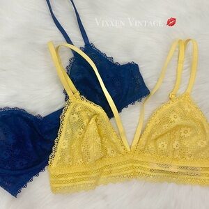 VICTORIA’S SECRET LACE BRALETTE SET LOT OF 2